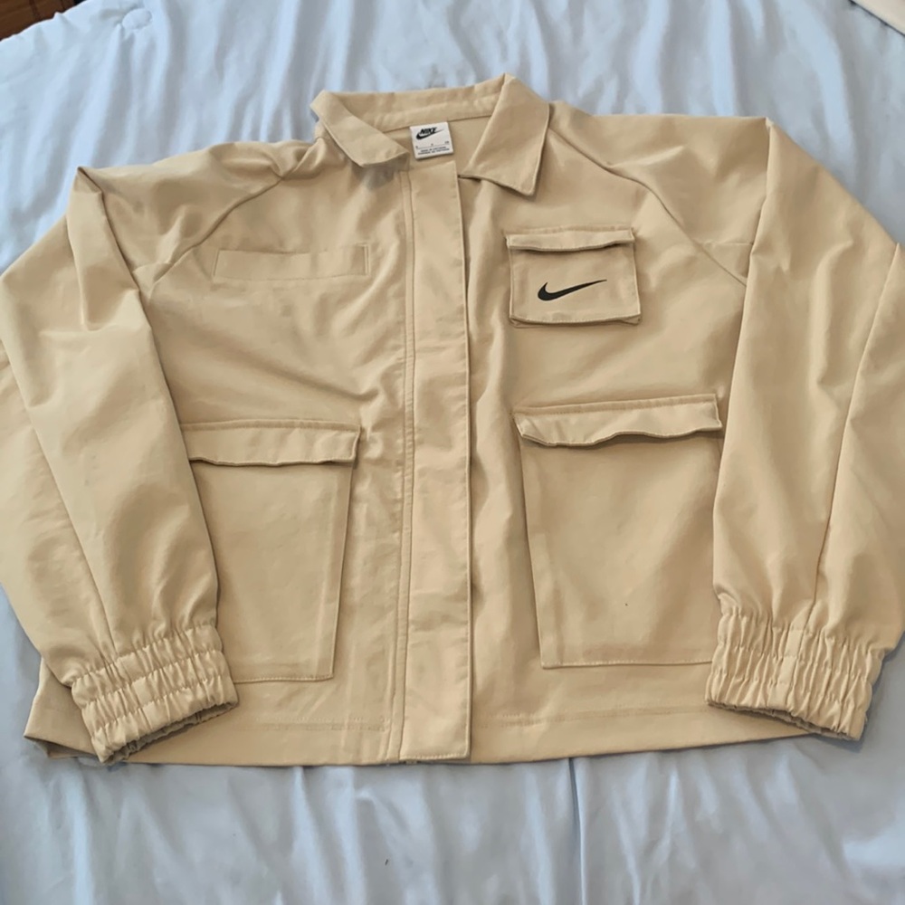 Nike women’s woven jacket